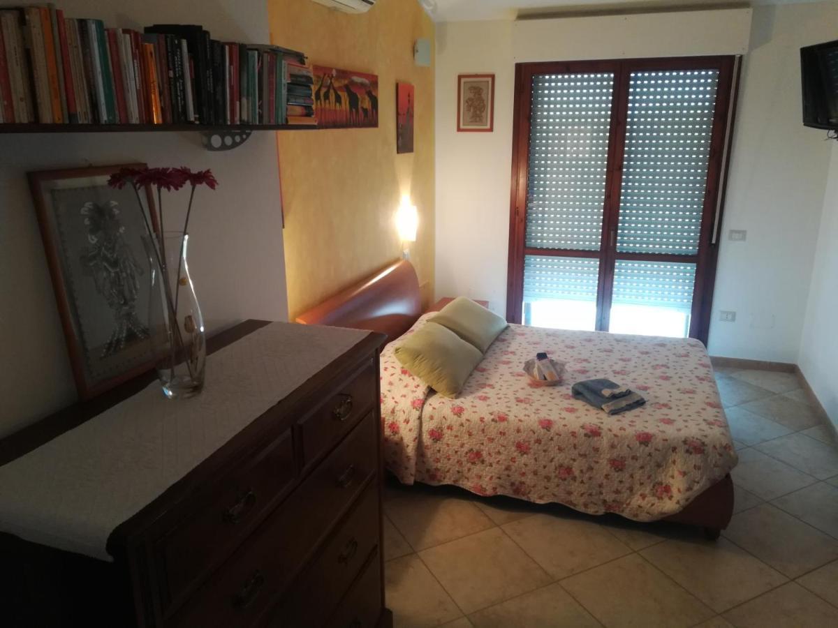 Villa La Casa Di Eledo à La Maddalena  Extérieur photo